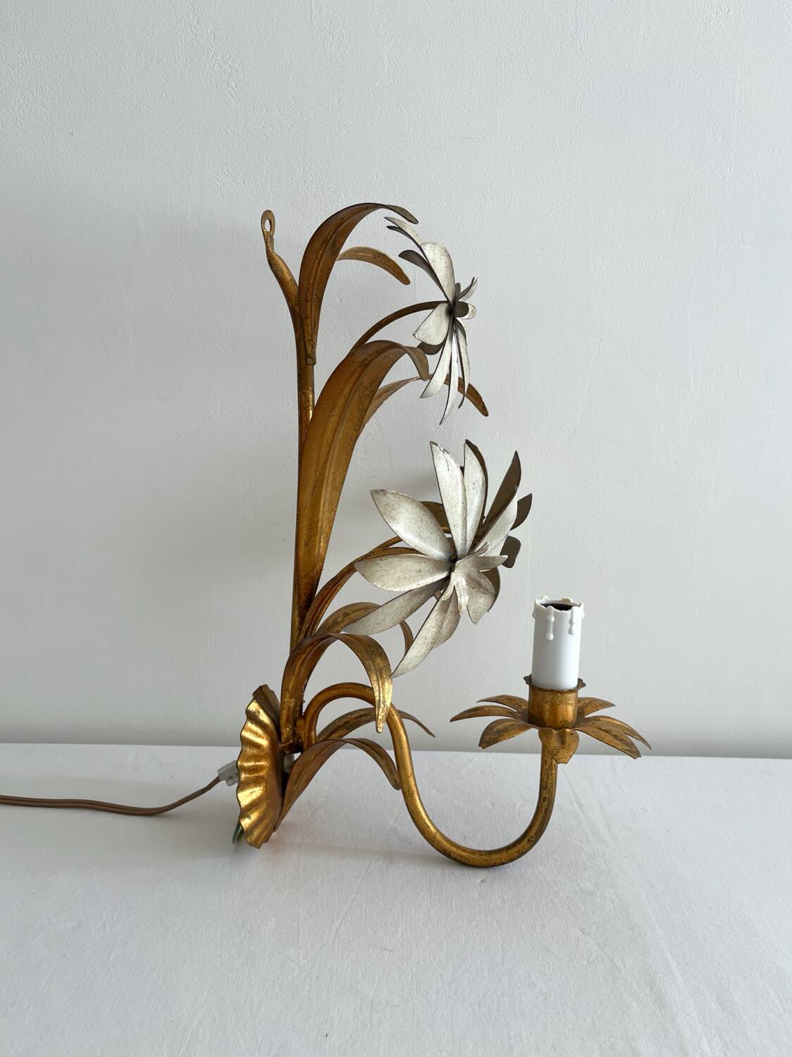 Vintage Hollywood Regency gold metal leaf wall sconce.
