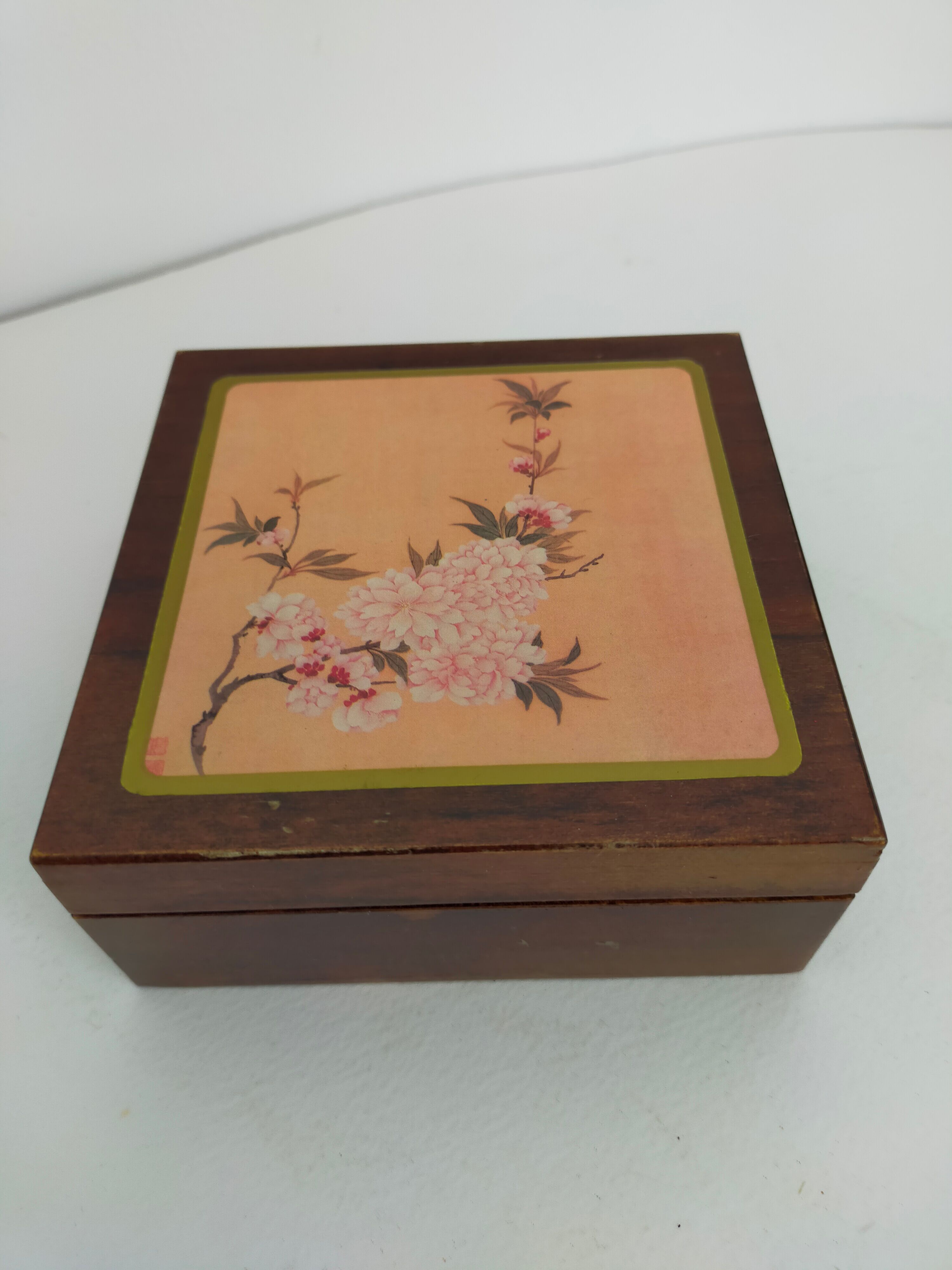 Asian wooden coaster in box