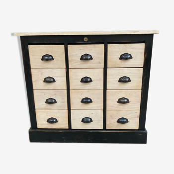 Storage cabinet with drawers