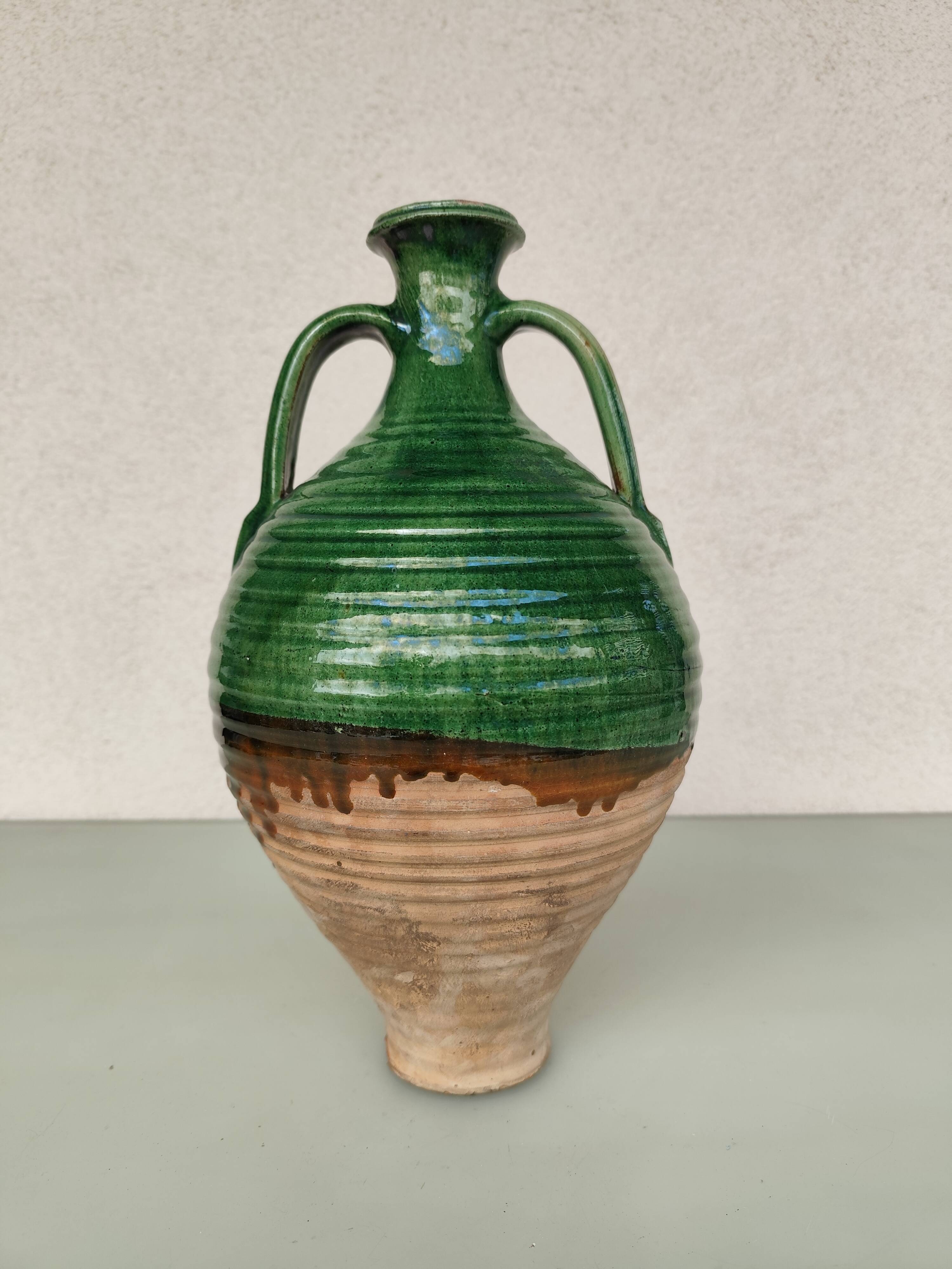 Carafe en grès vert