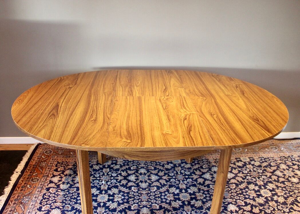 able to eat vintage round in formica imitation teak, with hidden extension, Scandinavian style