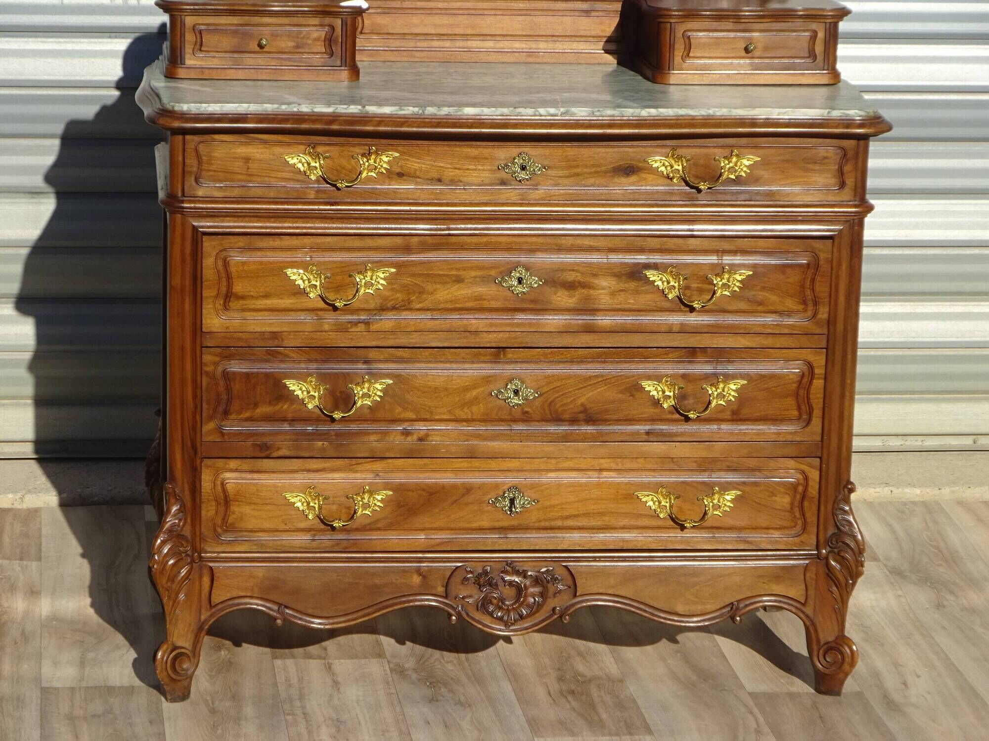 Commode en noyer Louis XV avec miroir