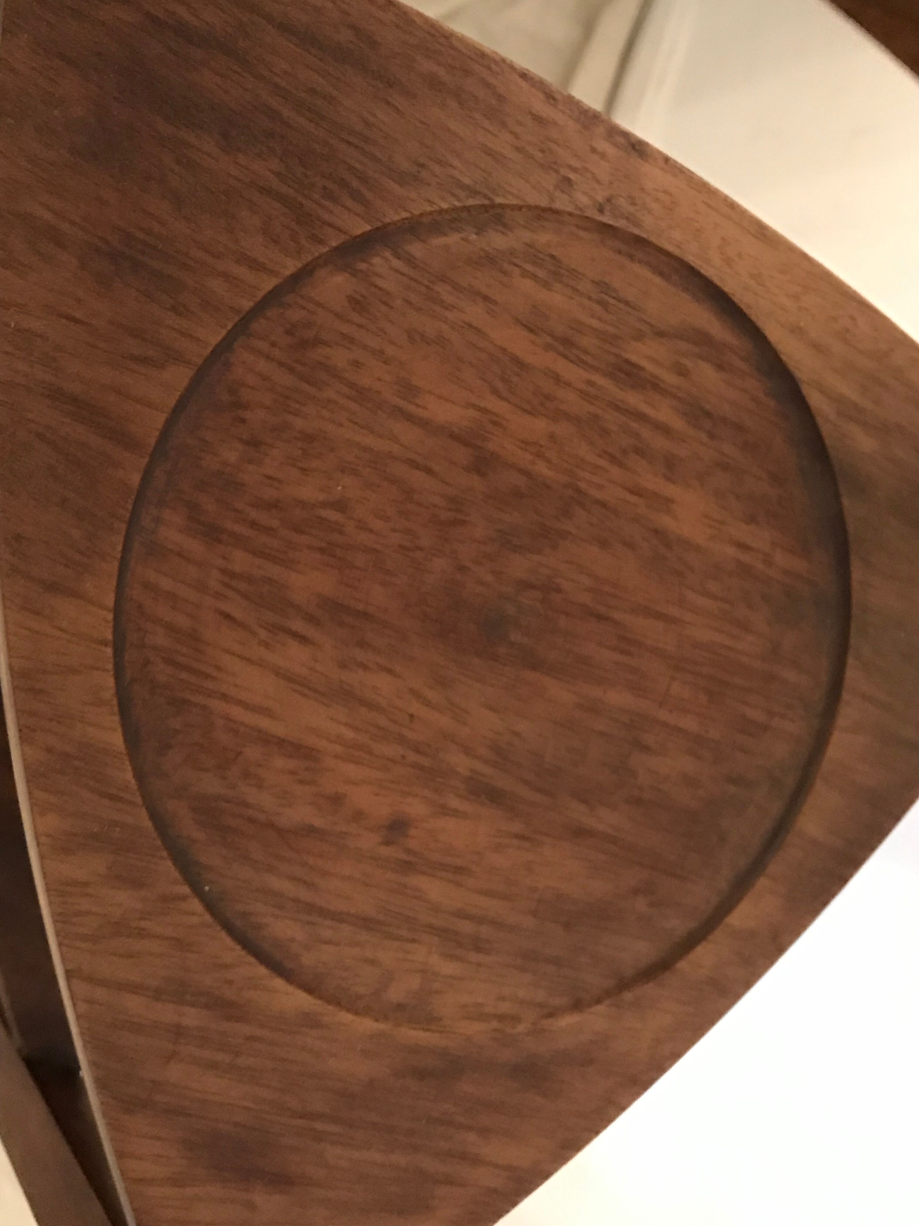 Shelf on feet or servant dumb wooden tripod