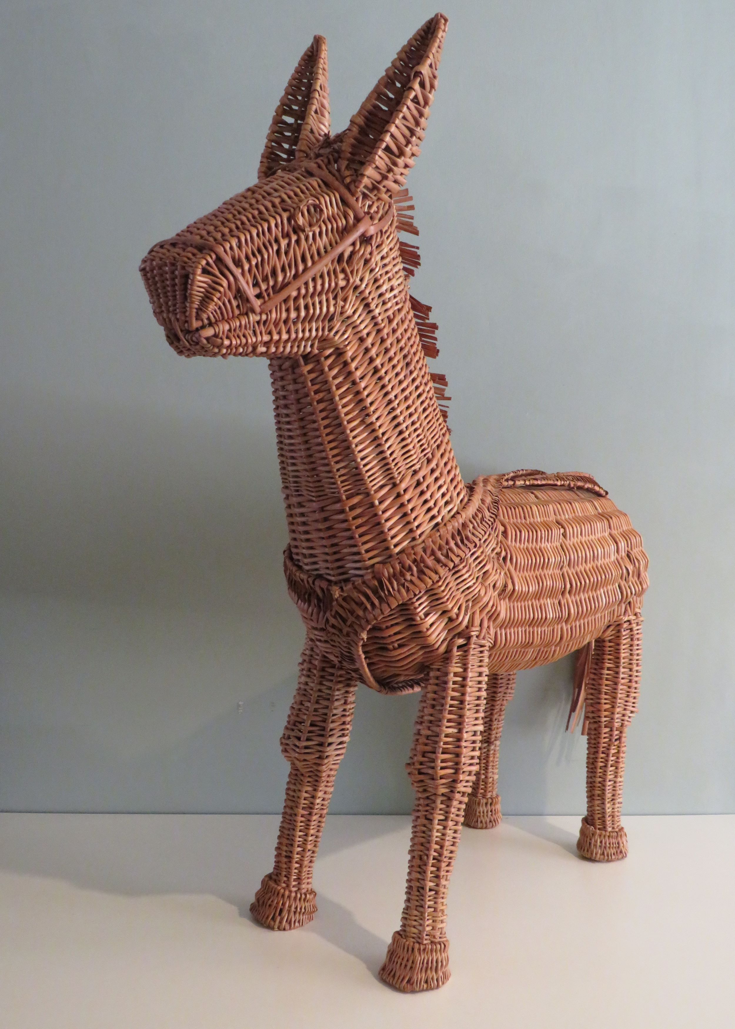 Large vintage reed easel