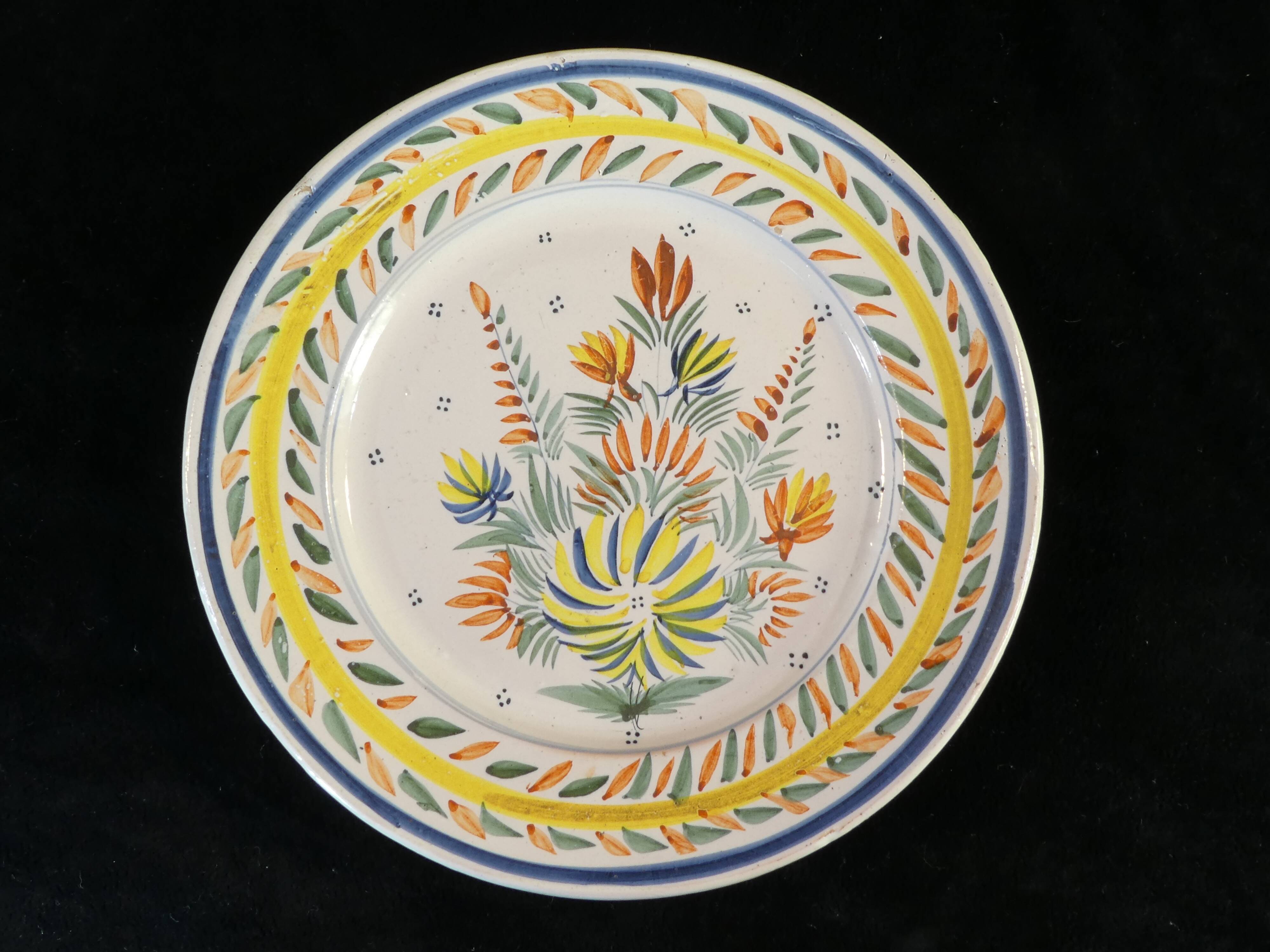 Plate in Faience HR QUIMPER hand-painted floral decoration