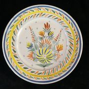 Assiette en faience Hr Quimper décor floral peint a la main