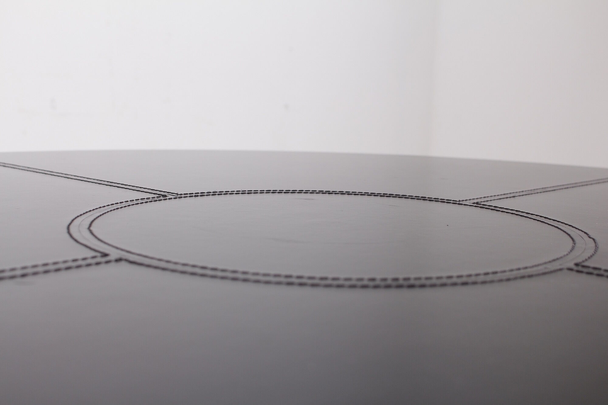 Round table leather black Tito Agnoli for Mateo Grassi