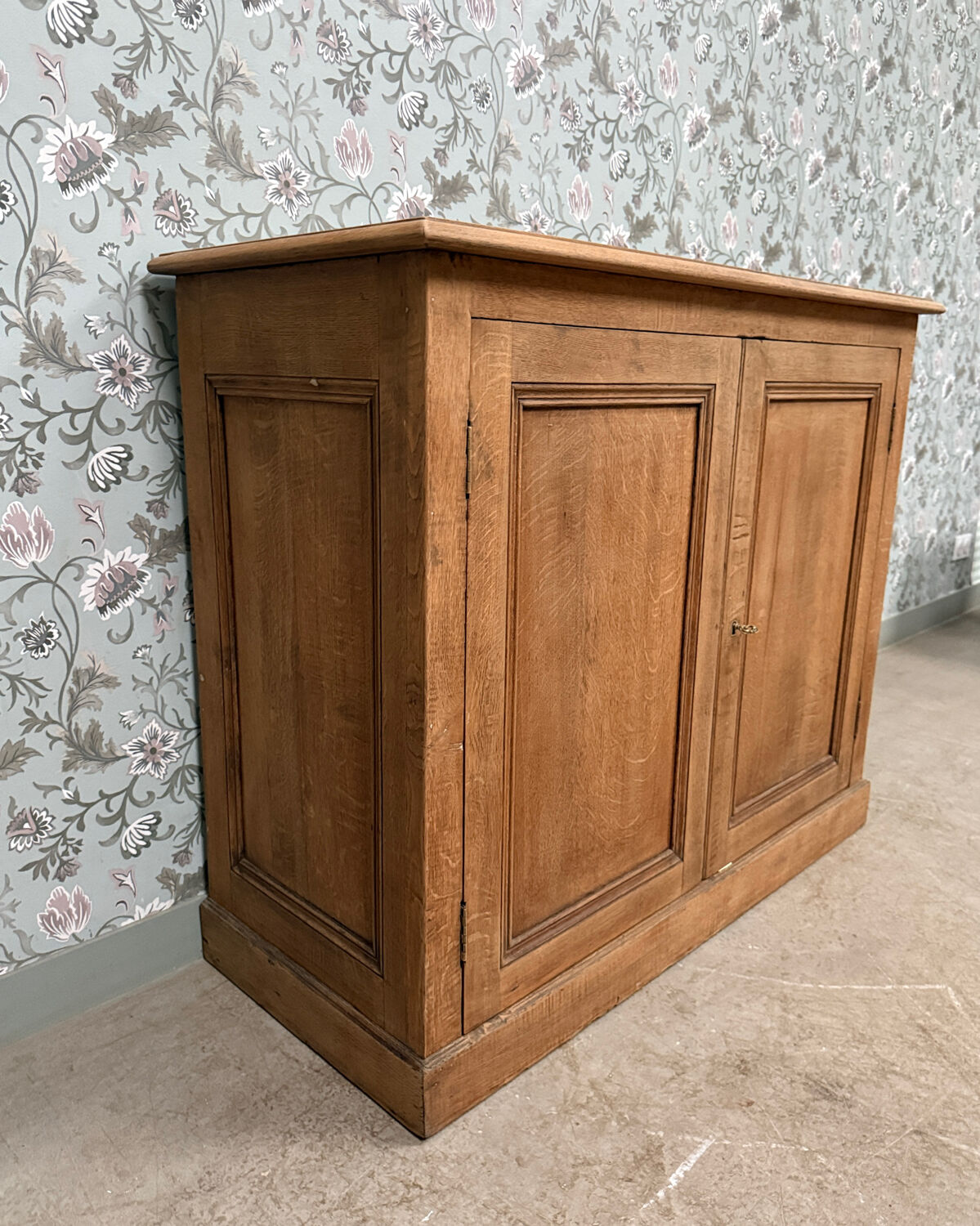 Rustic buffet (renovated)
