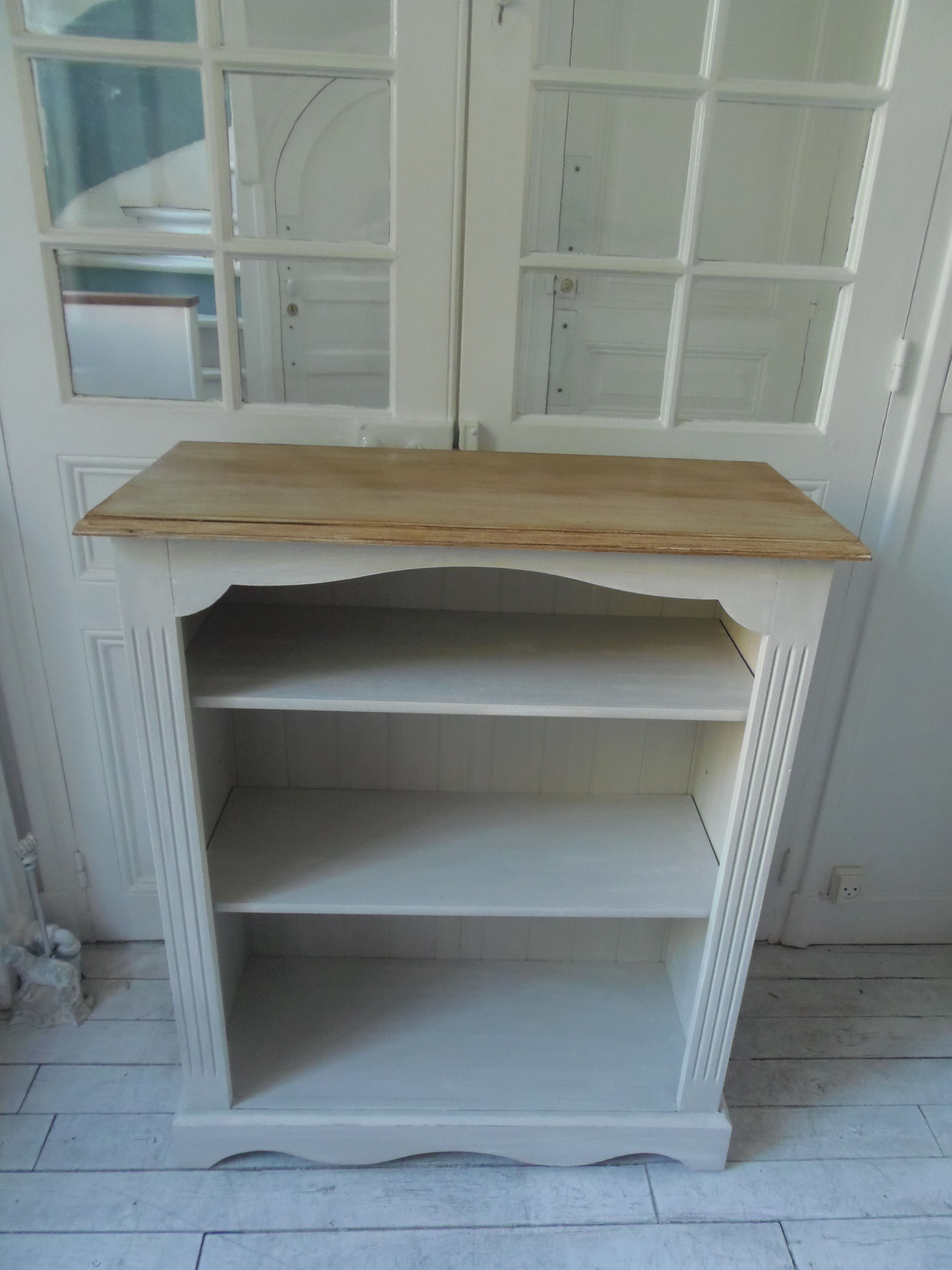 Pearl gray patinated library, 2 shelves, wooden tray.