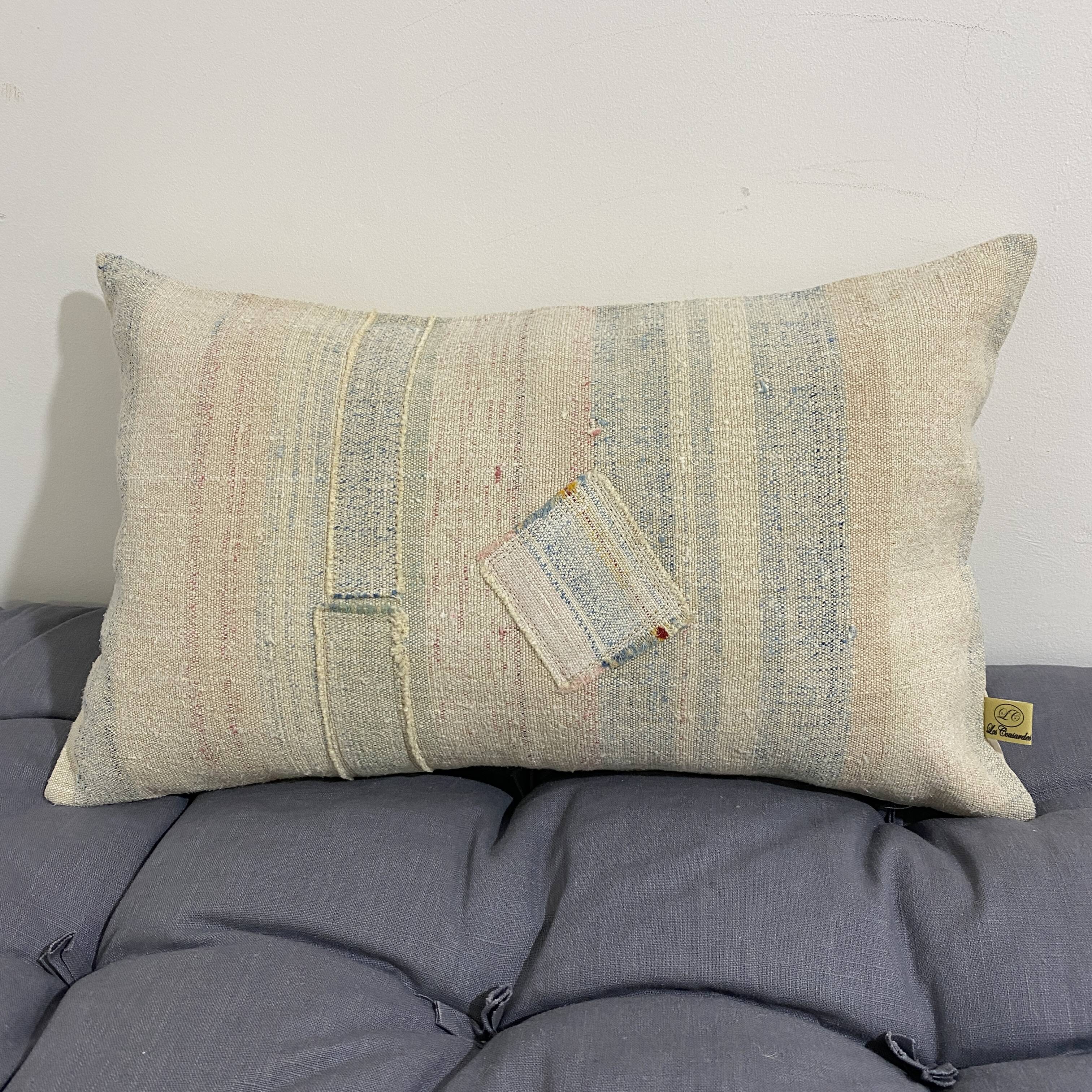 Cushion in vintage canvas Kilim style