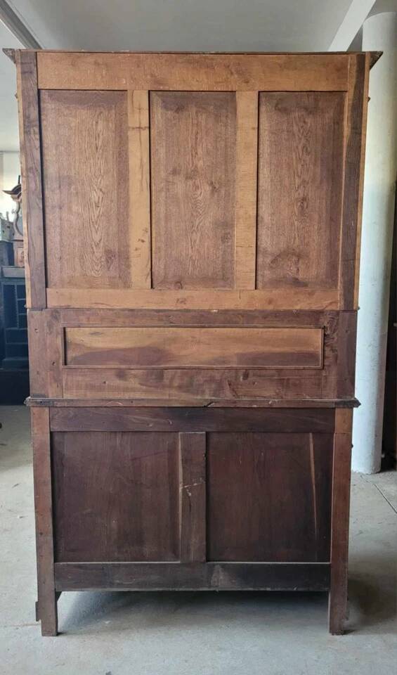 Buffet a deux corps époque Louis Philippe en noyer vers 1830