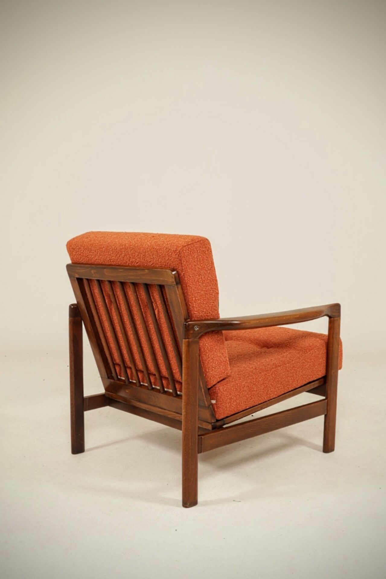 Modern long chair terracotta bouclé