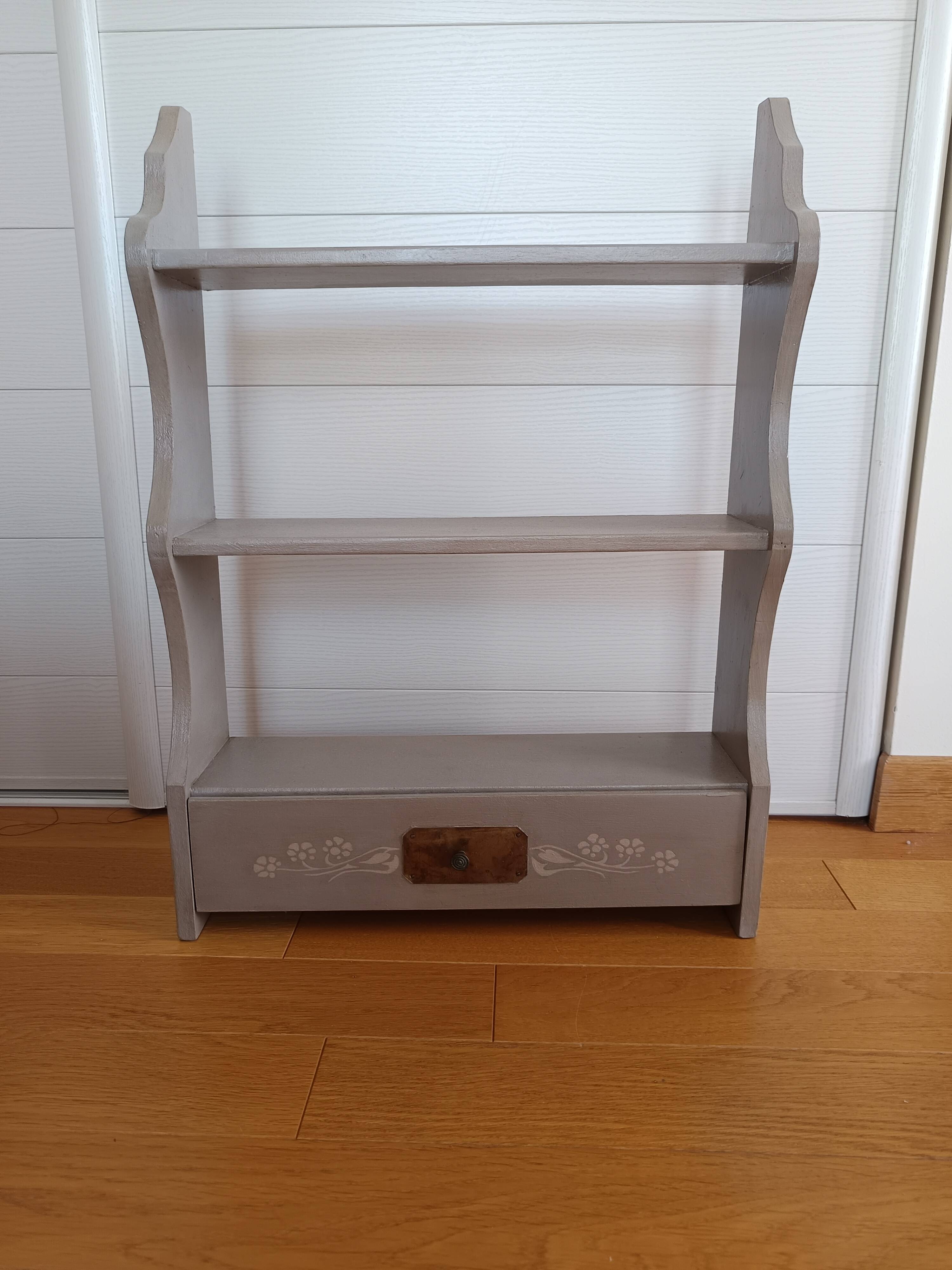 Etagère murale relooquée
