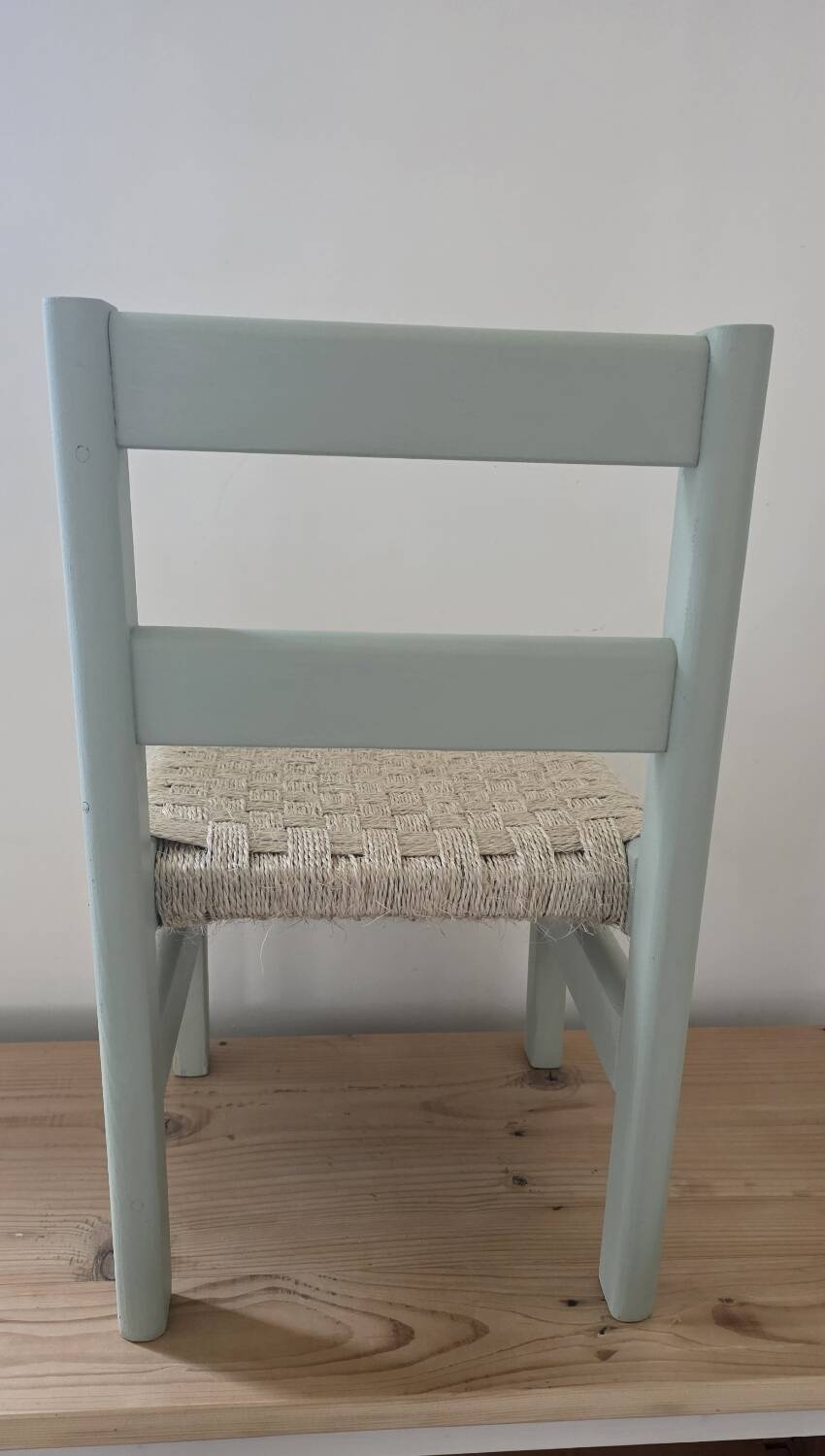 Set of two children's chairs in wood, jute and sisal