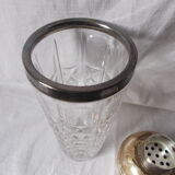Carafe bottle shaker