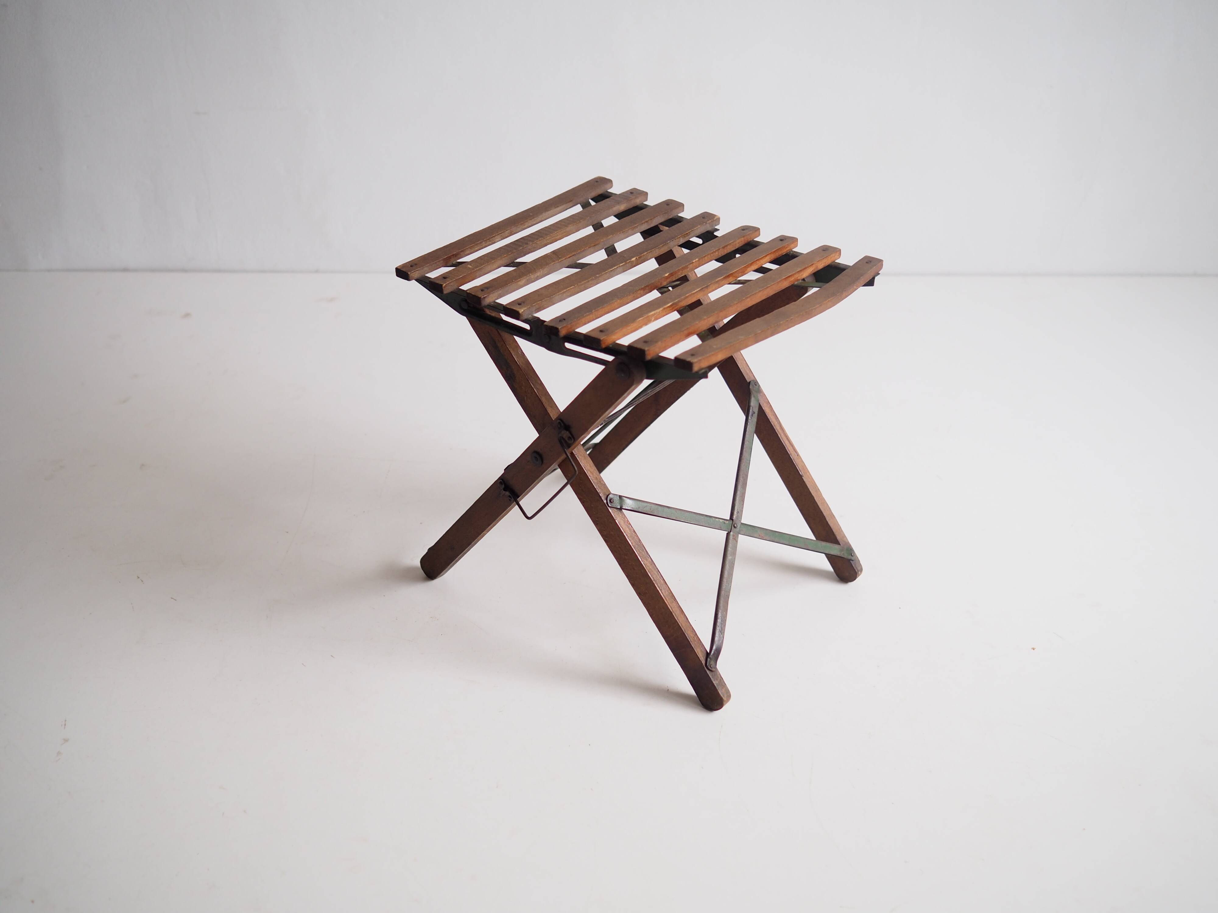 Vintage portable wooden picknick or fishing stool