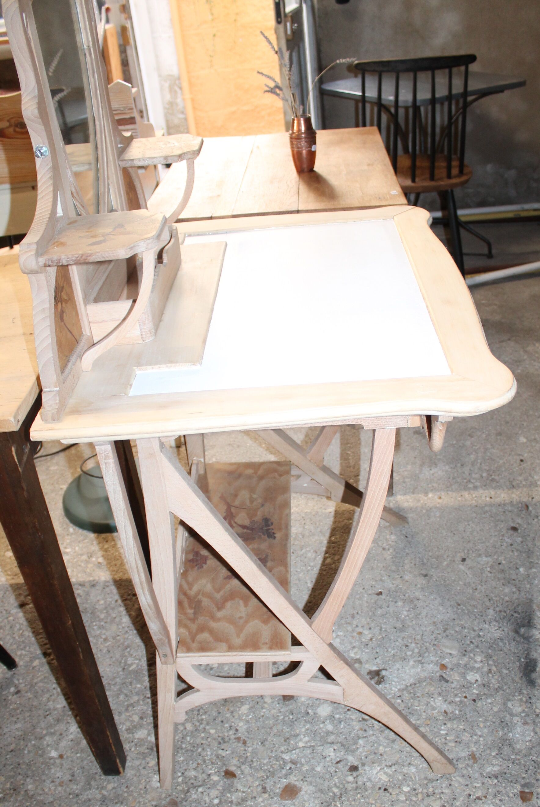 Art Nouveau hairdresser