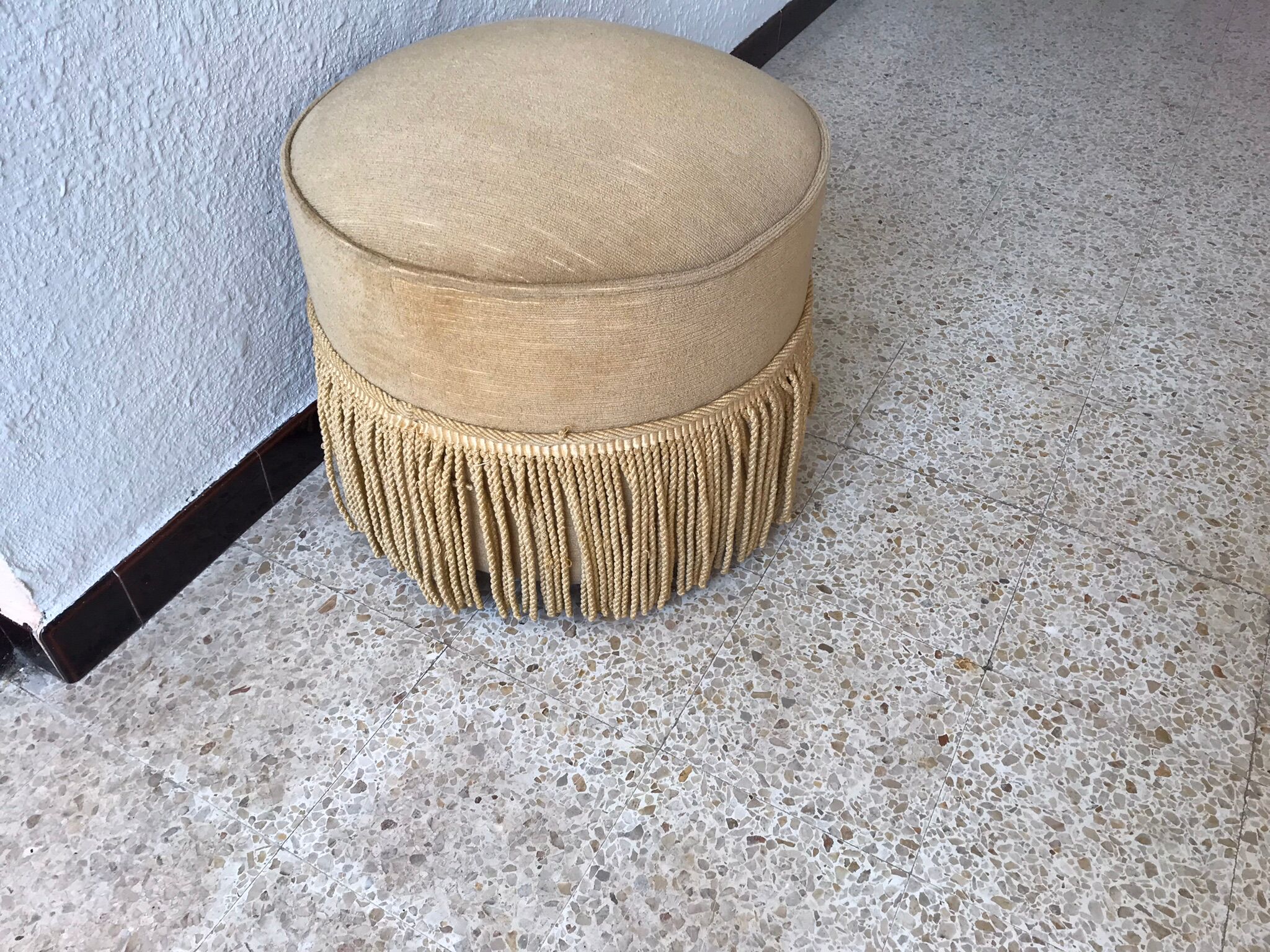 Vintage pouf in yellow velvet