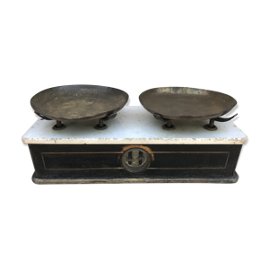 Ancienne balance en bois,
