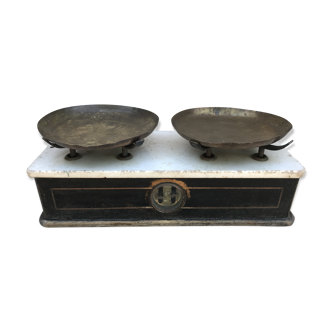 Old balance in wood, marble and brass trays