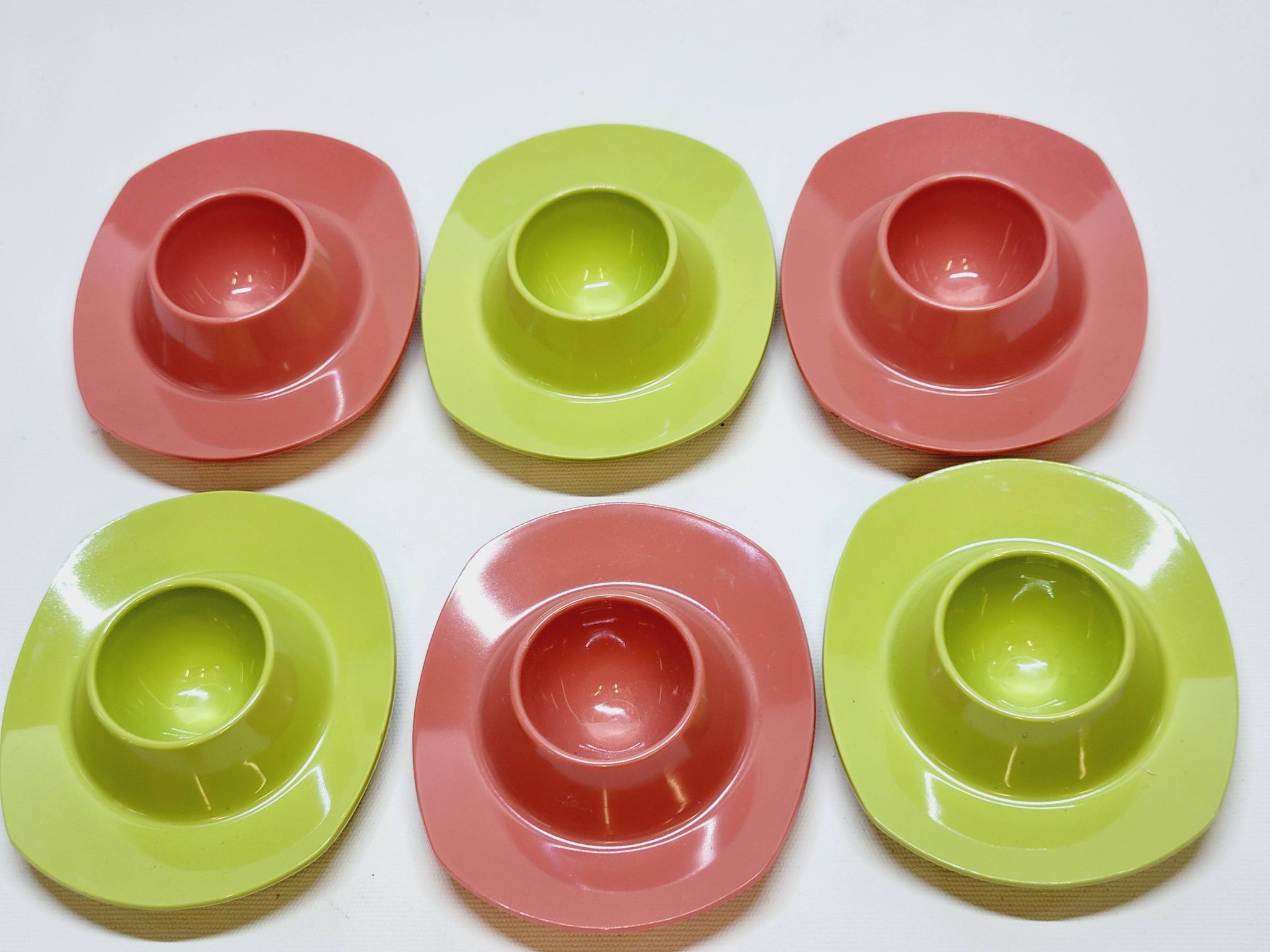 6 vintage plastic egg cups 1960s Schumm Plastic Style new in box
