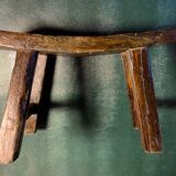 Antique milking stool in rustic curved wood, 19th century