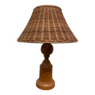 Lampe en bois tourné et rotin