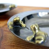 2 anciens plateaux de service rond poignées bronze et finition chromée Art