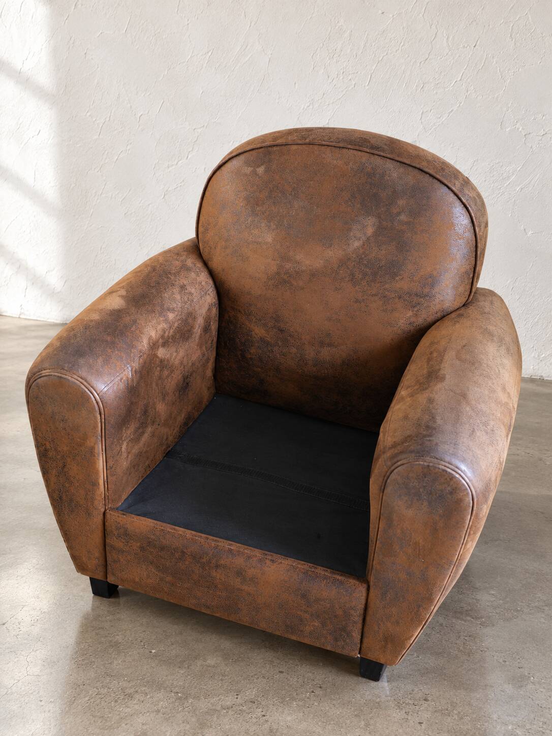 Club armchair in suede effect