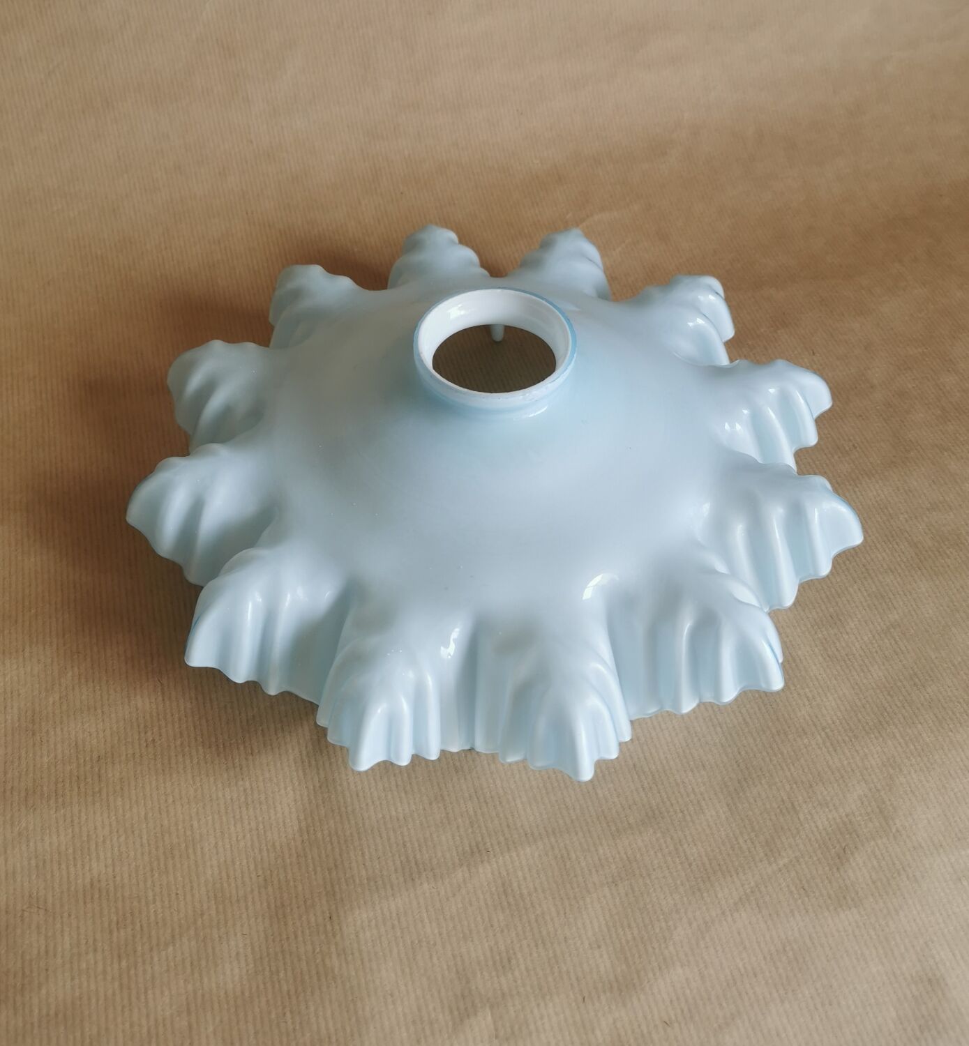 Blue opaline suspension