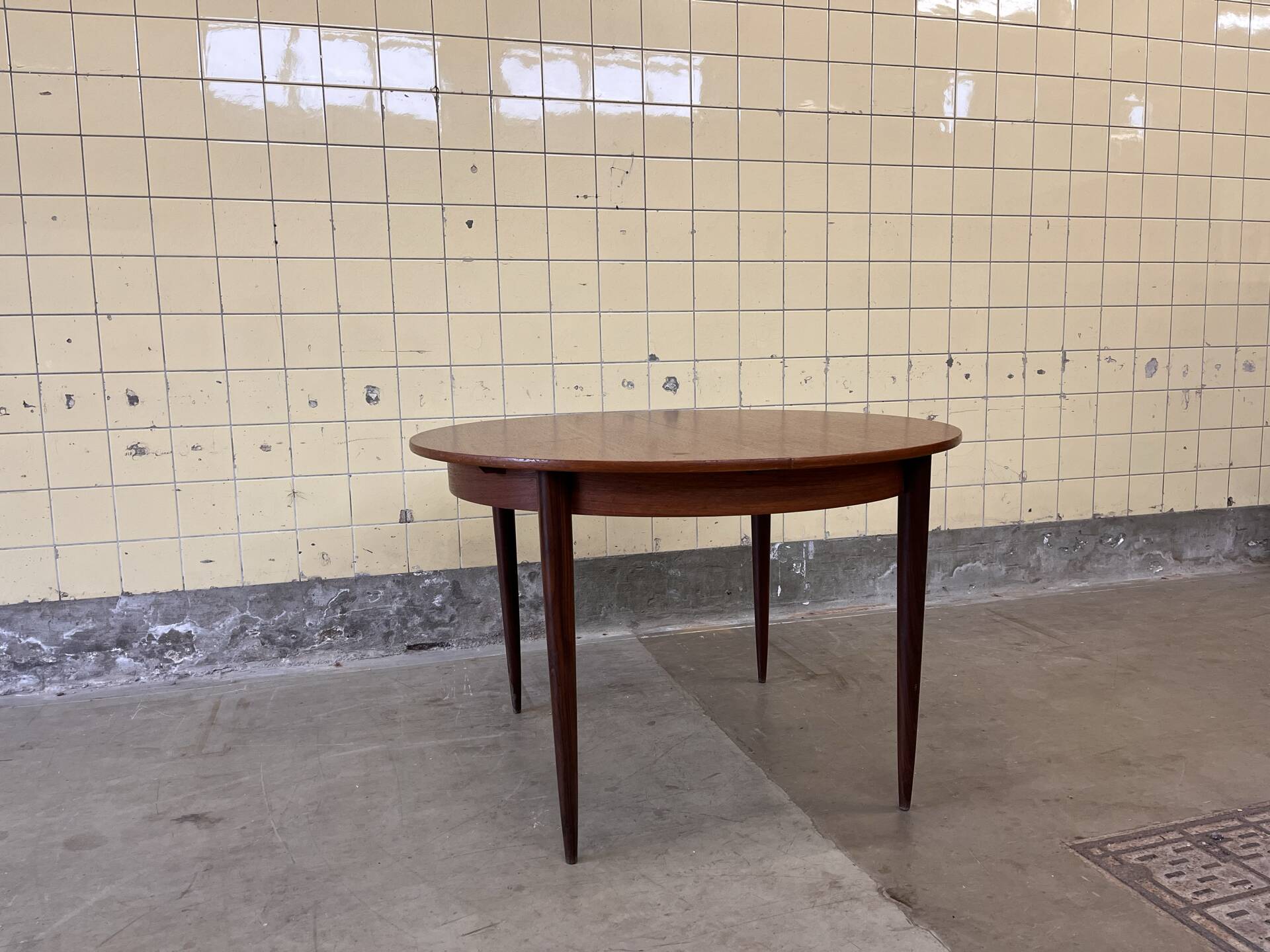 Table à manger ronde extensible en teck vintage