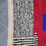 Tapis en laine naturel traditionnelle à motifs colorés taille 2/3 m
