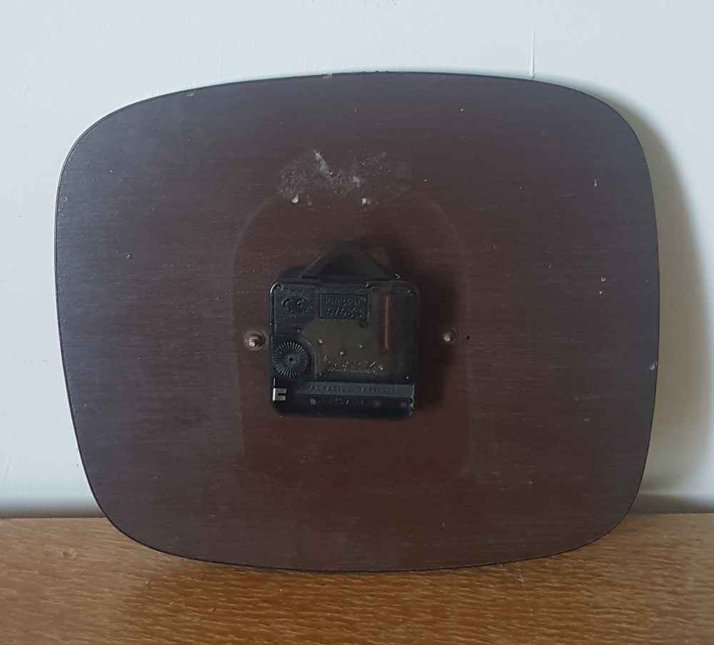 Odo clock in formica