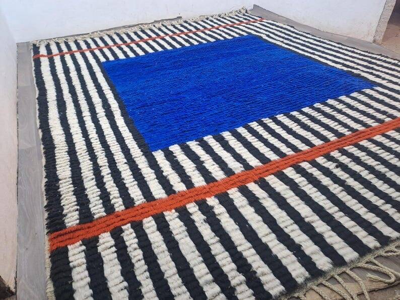 Handmade pure wool rug, size 200 x 300 cm.