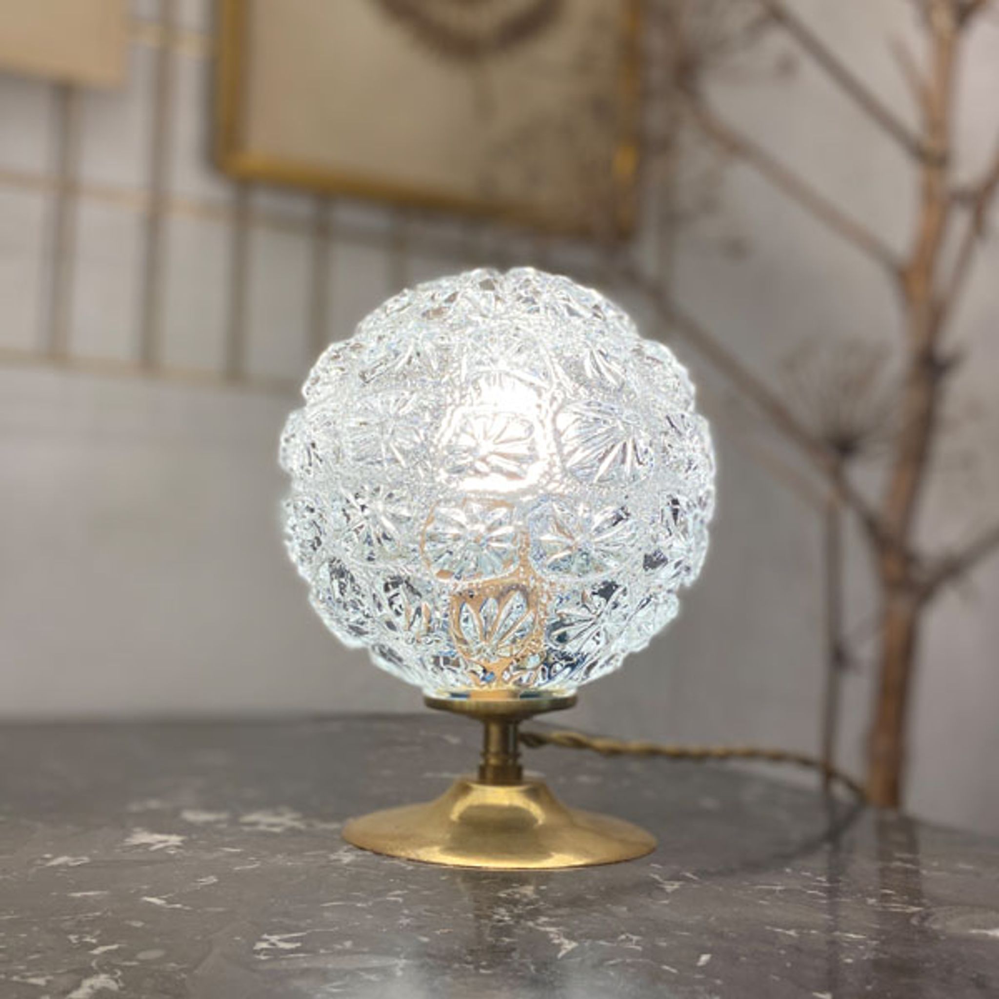 Lampe globe “fleur” en verre