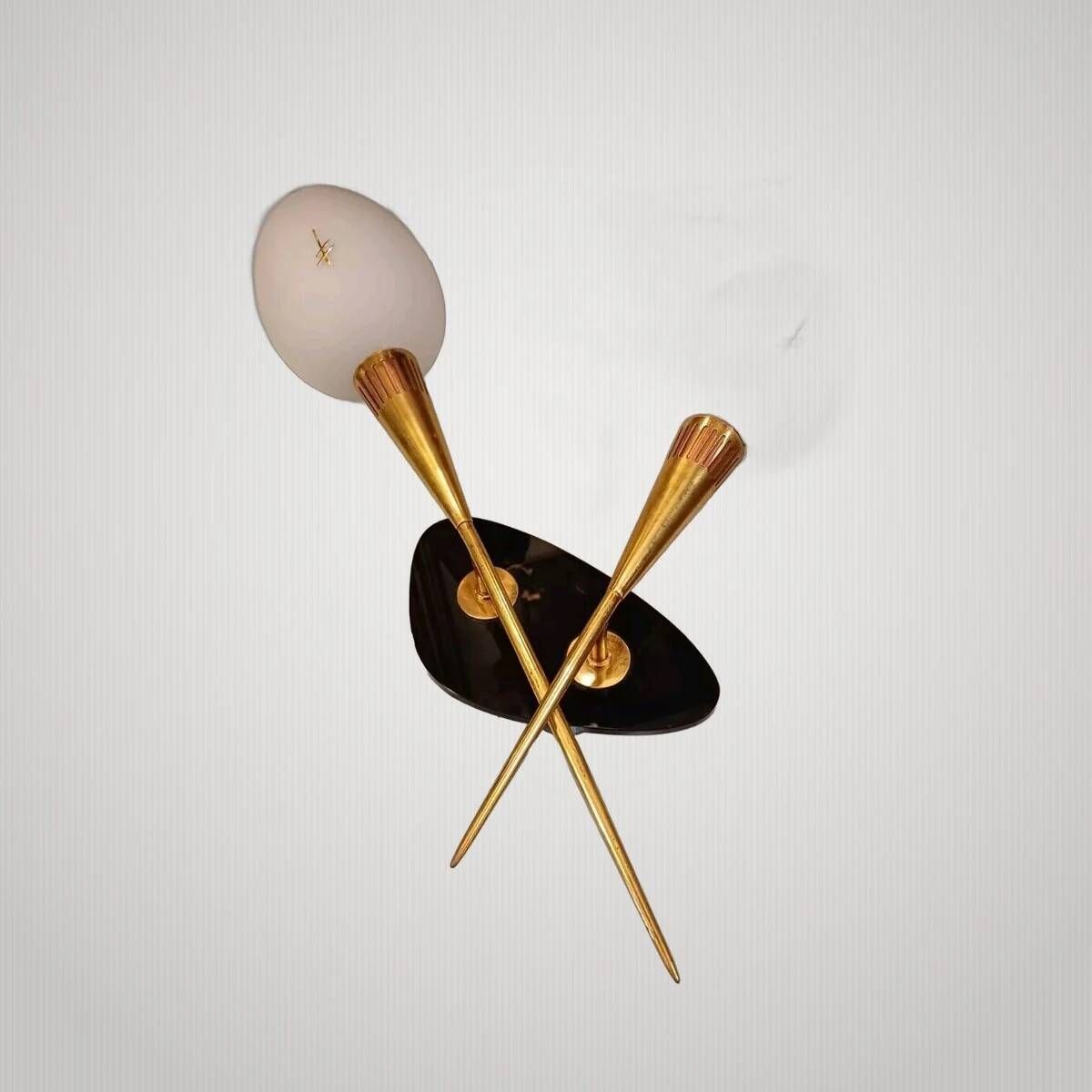 Beautiful is the impressive wall light offered by the house of luminaire arlus year.