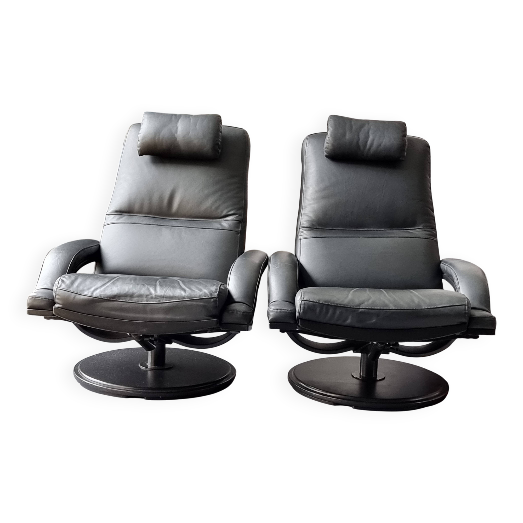 2 leather armchairs from Roche Bobois