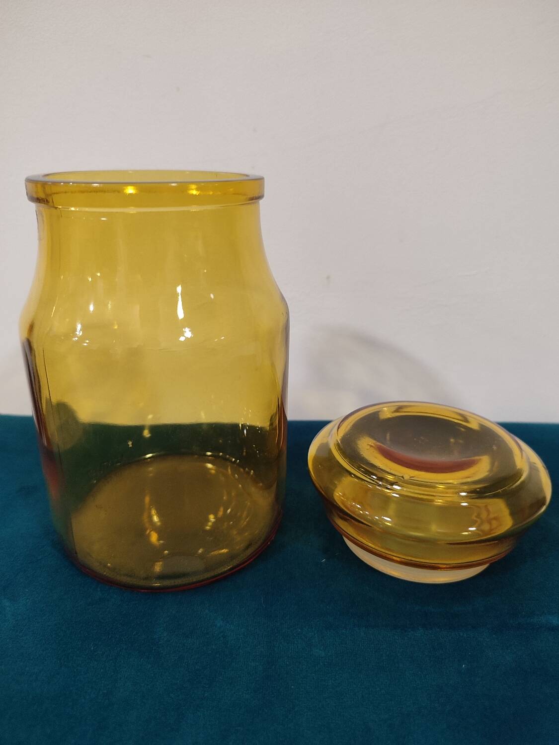 Apothecary jar
