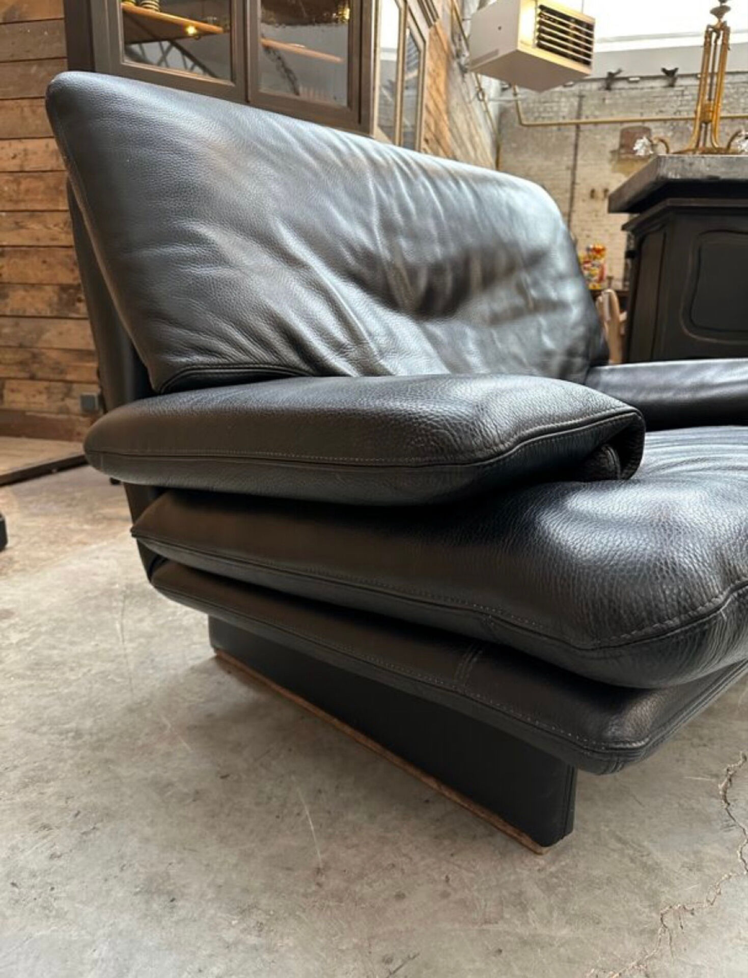 Black leather sofa – Italian design – 1980s