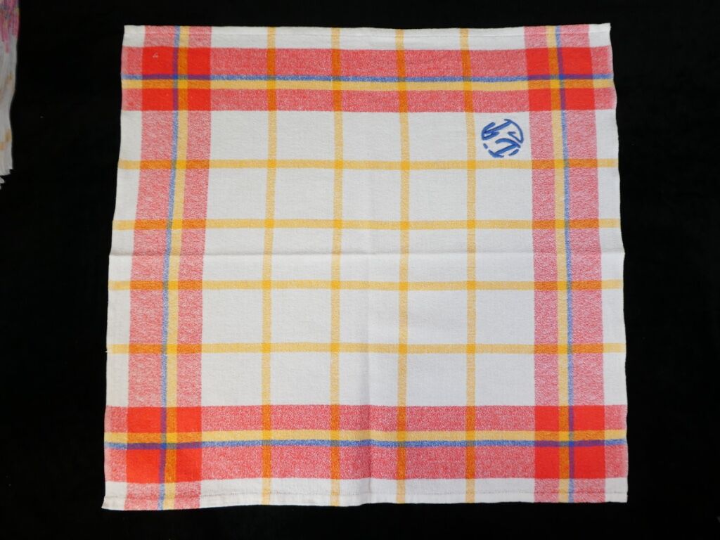 Old tablecloth and 11 towels crossed red blue