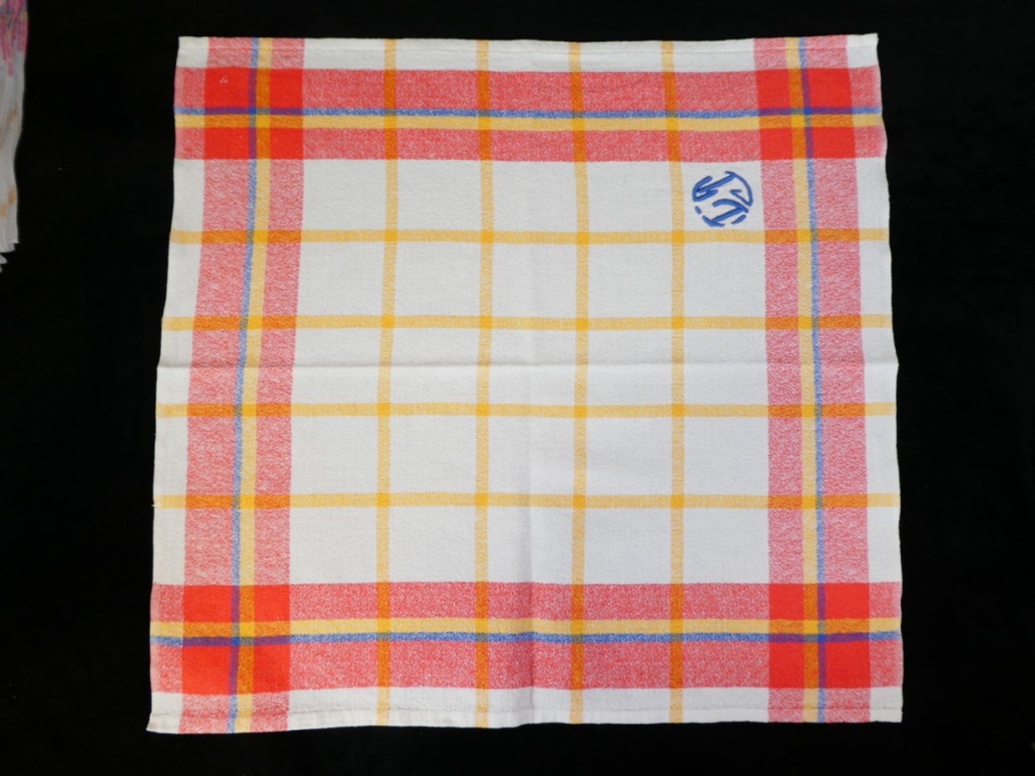 Nappe et 11 serviettes a liteaux croisés rouge orange bleu