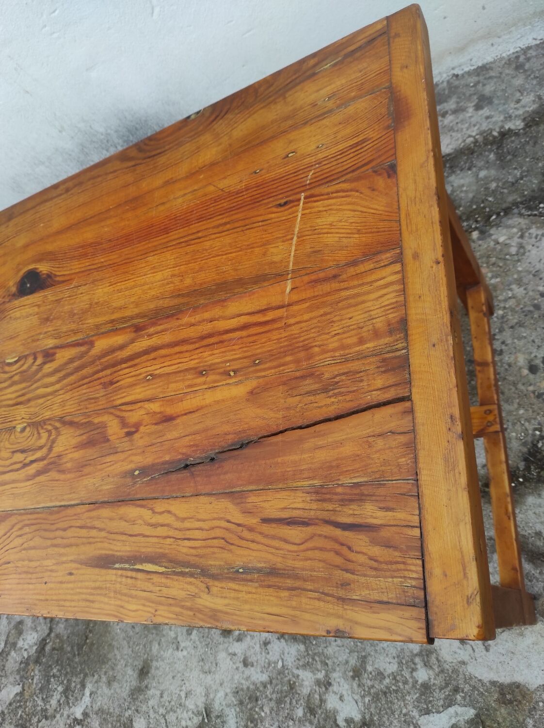Old country farmhouse table of 3m50 for 12 people with rustic fir spacers