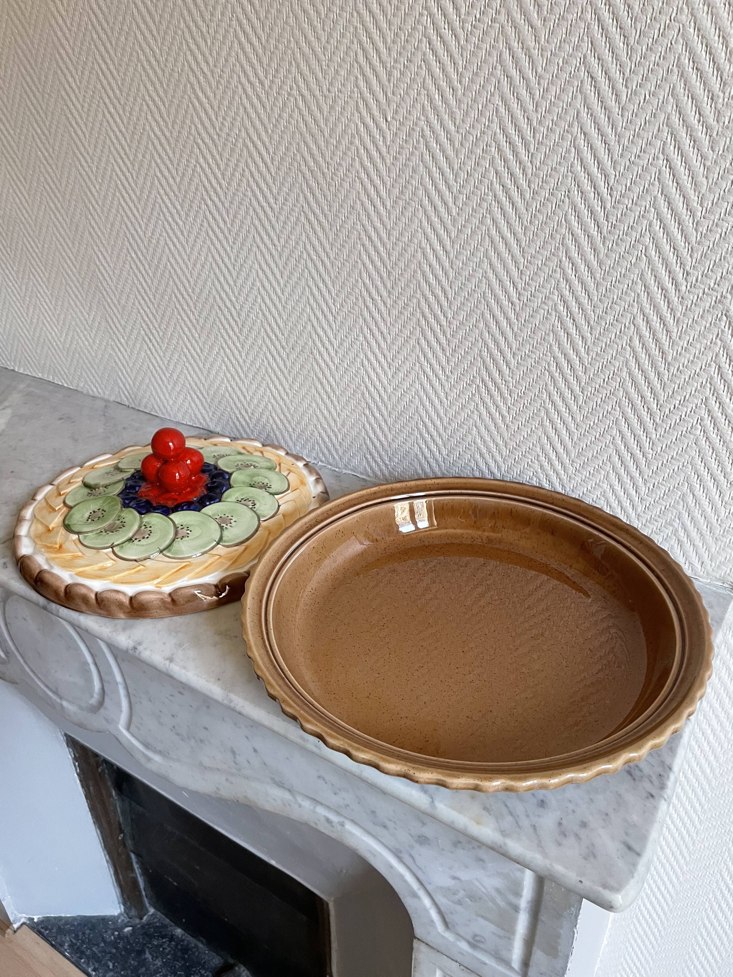 Kiwi slip ceramic pie dish
