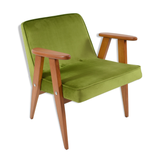 Fauteuil restauré vintage, modèle 366, designer J. Chierowski, velours olive