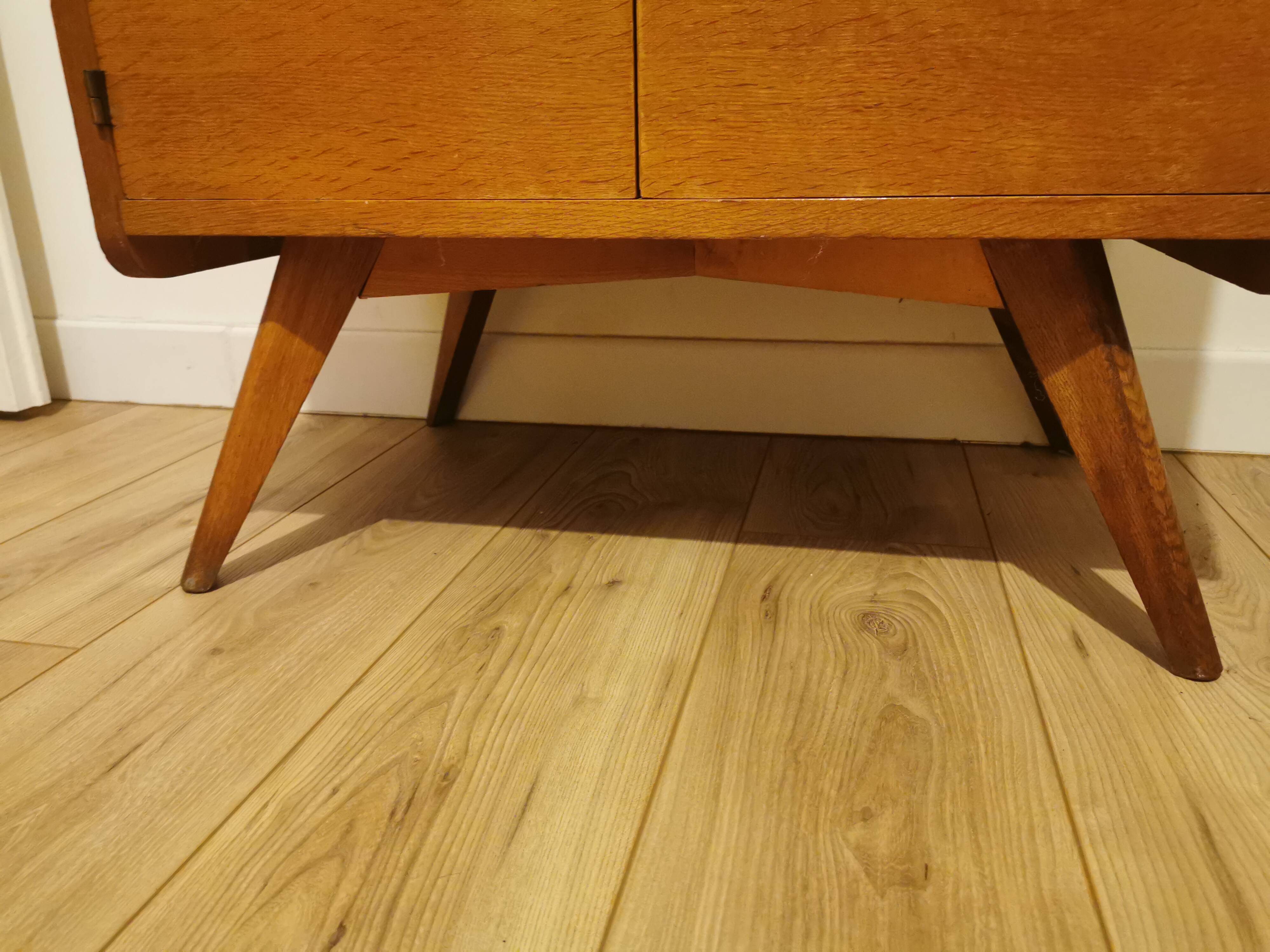 Meuble de rangement des années 50 en chêne