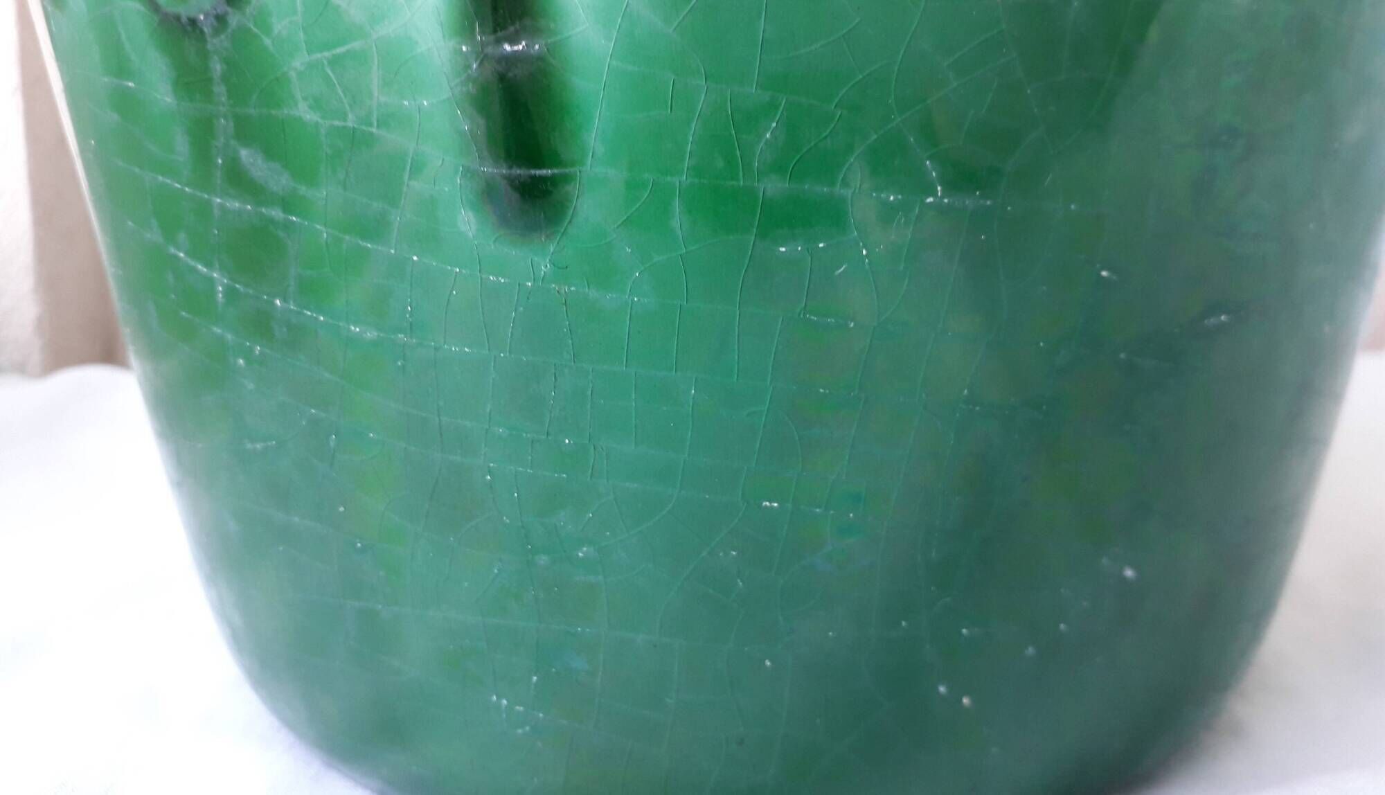 Green ceramic cache-pot