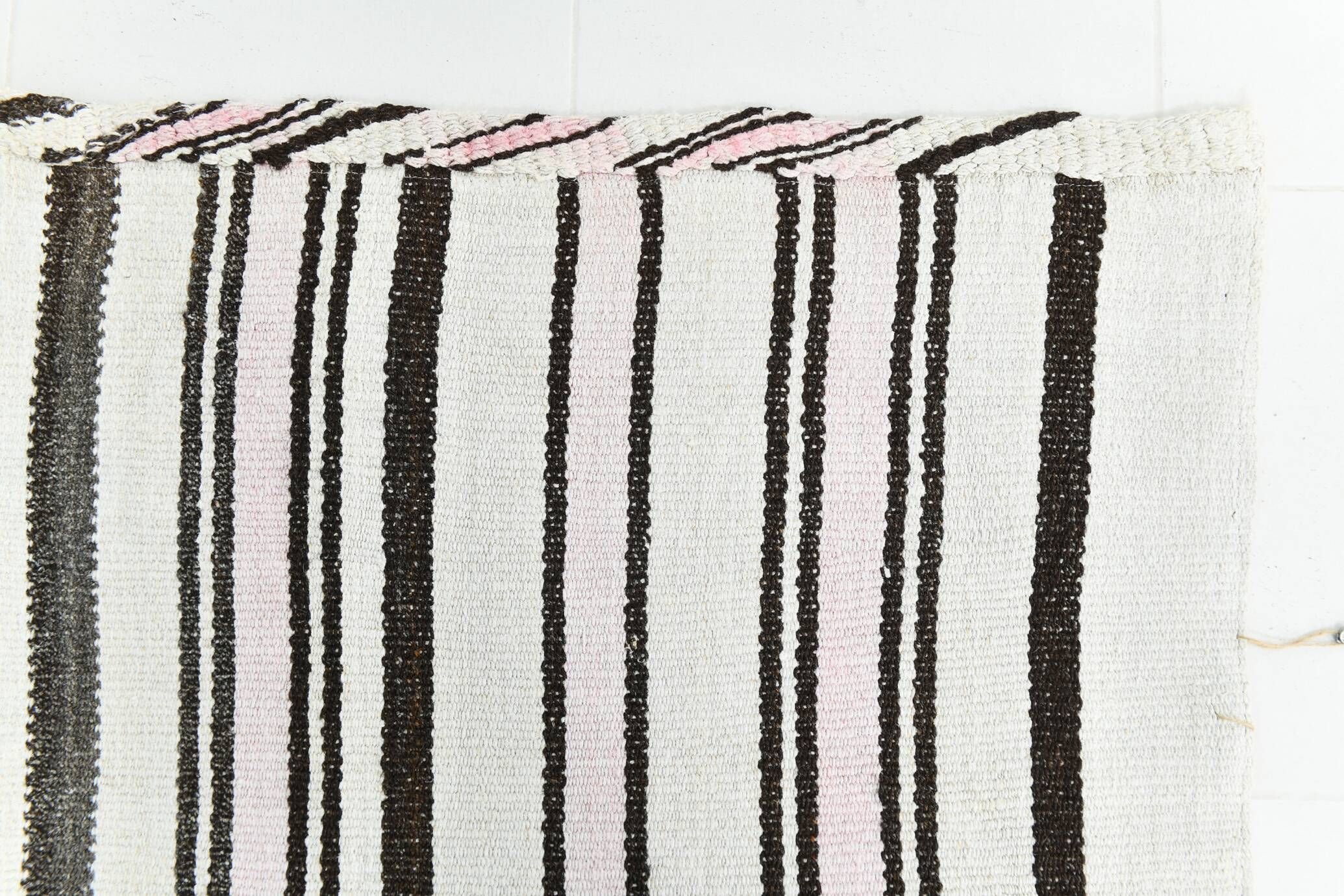 Kilim Turc Vintage Rayé Blanc et Brun, Tapis Bohème Tissé Main,175x220Cm