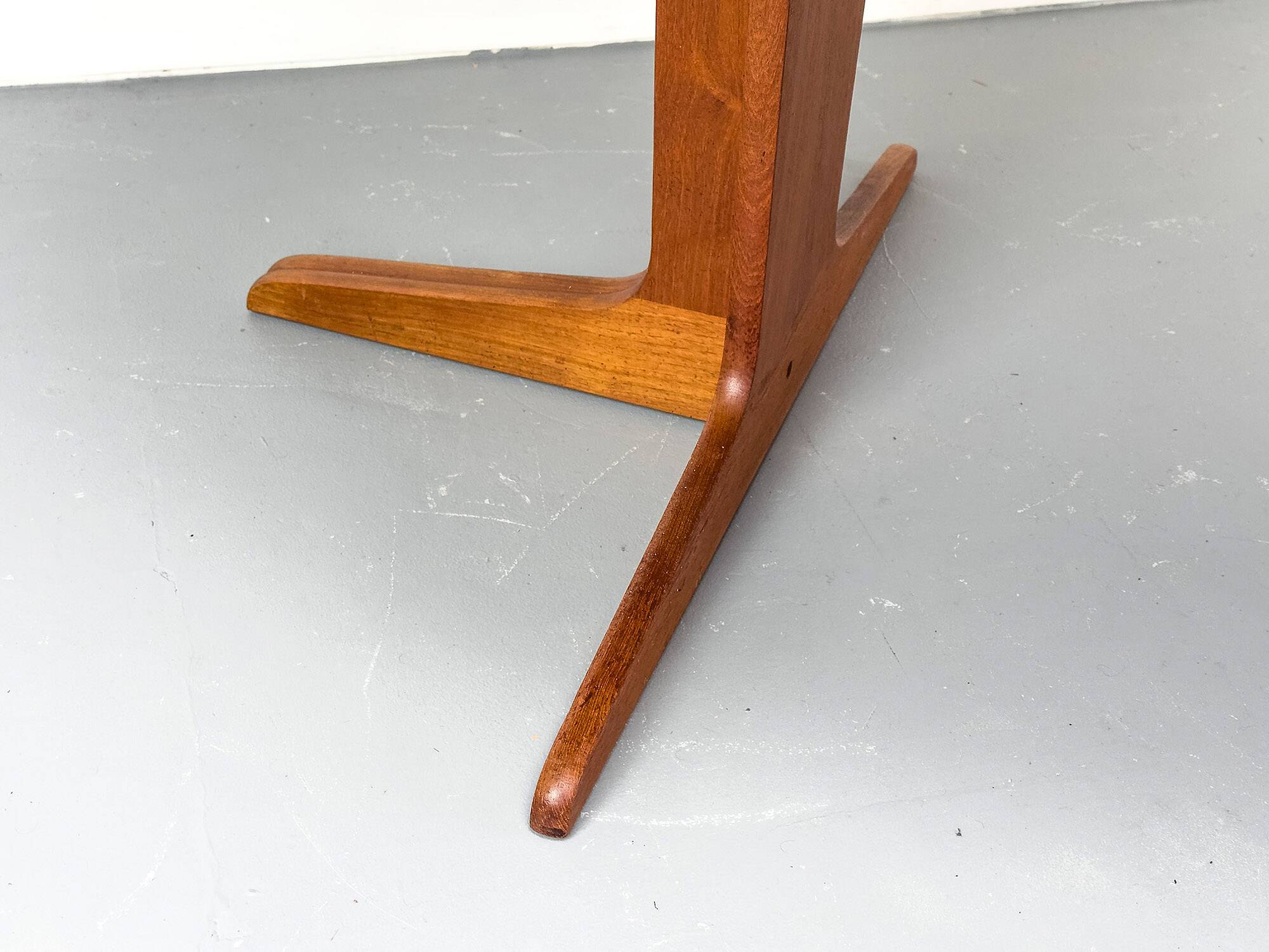 Danish Round Extendable Dining Table in Teak, 1970s