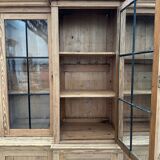 Masterful exhibition showcase from the early 20th century