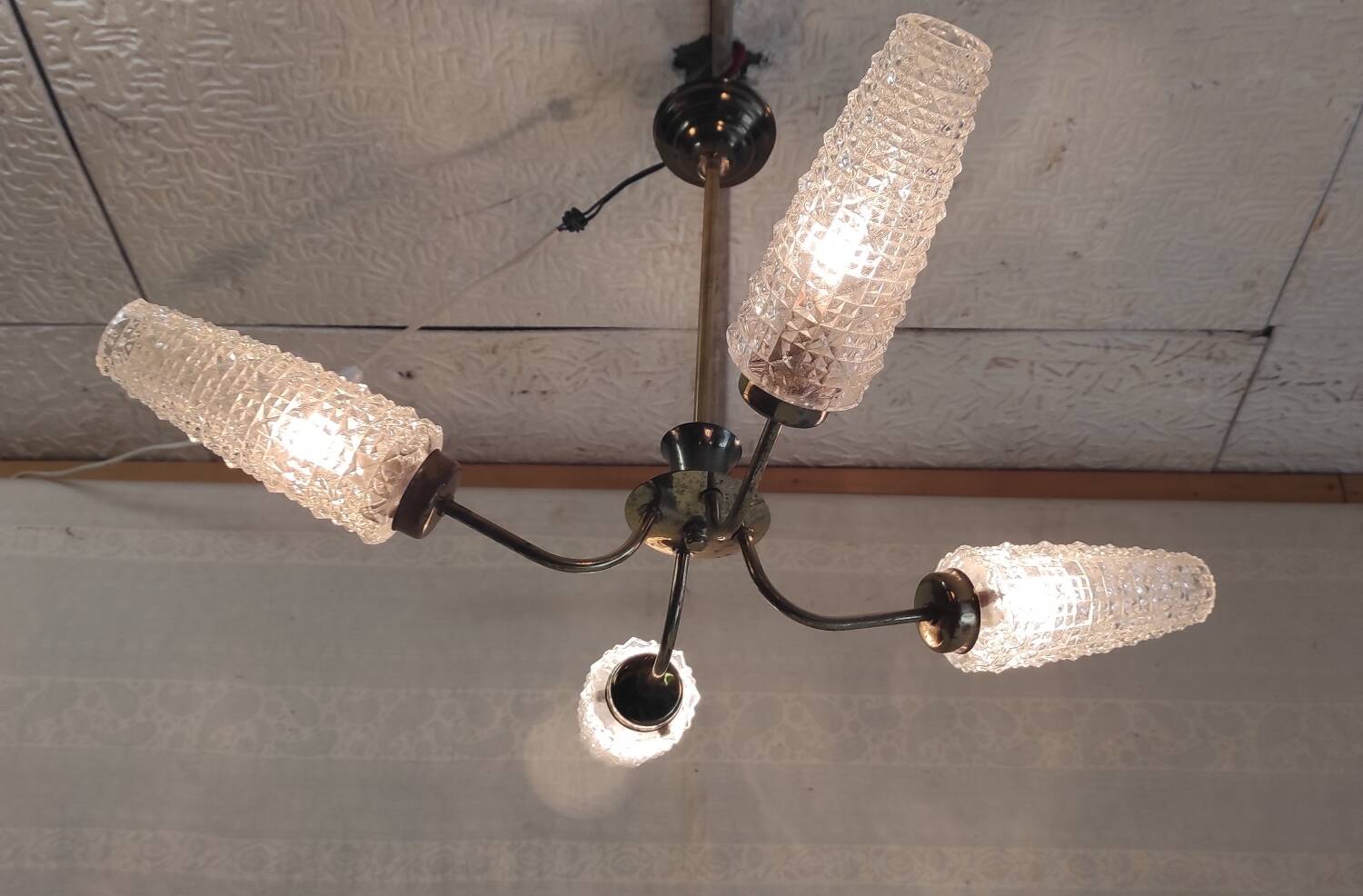 Brass chandelier with 4 lights and glass tulips - 1950s/60s